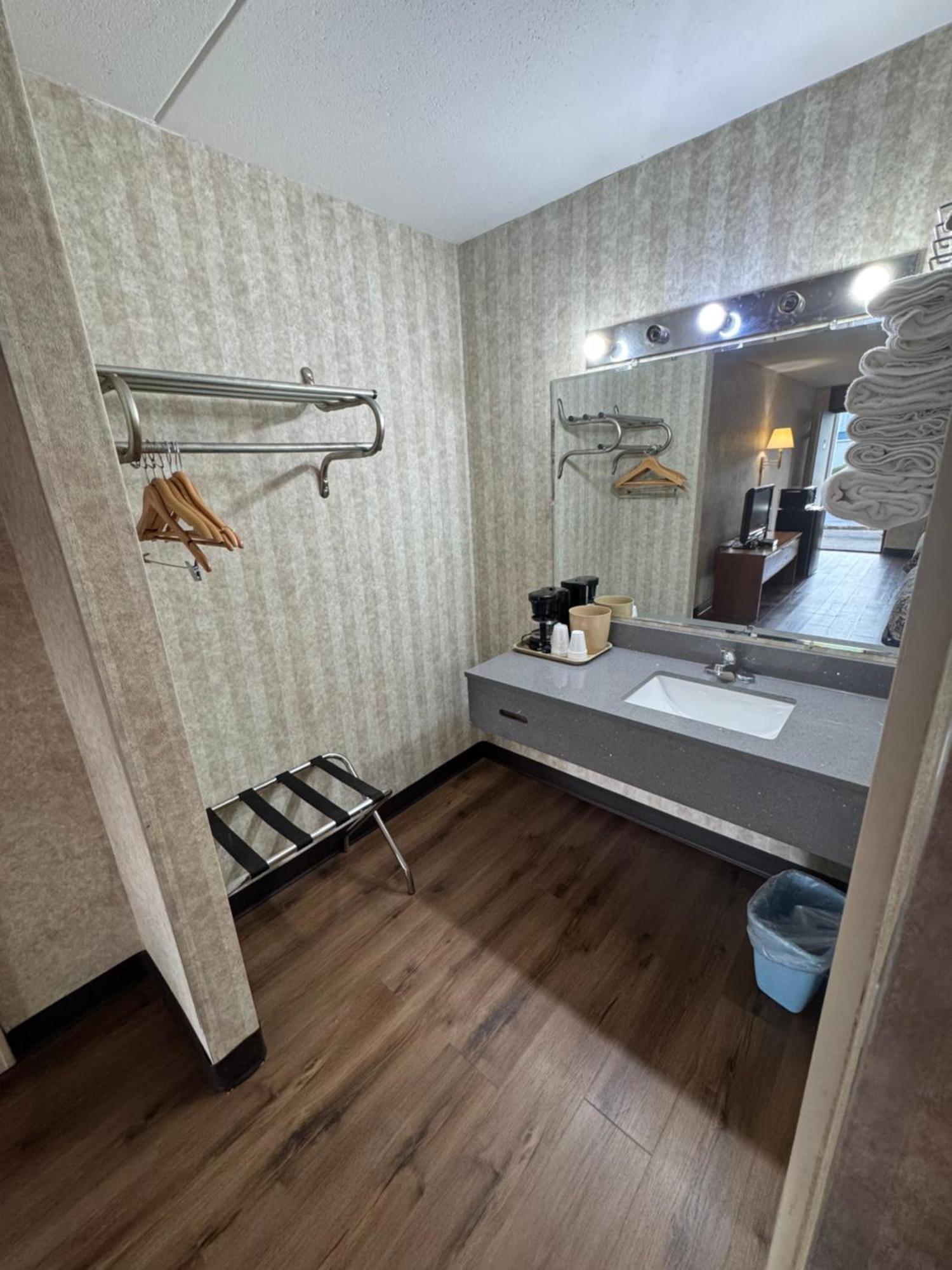 Riverfront Lodge Burkesville Экстерьер фото